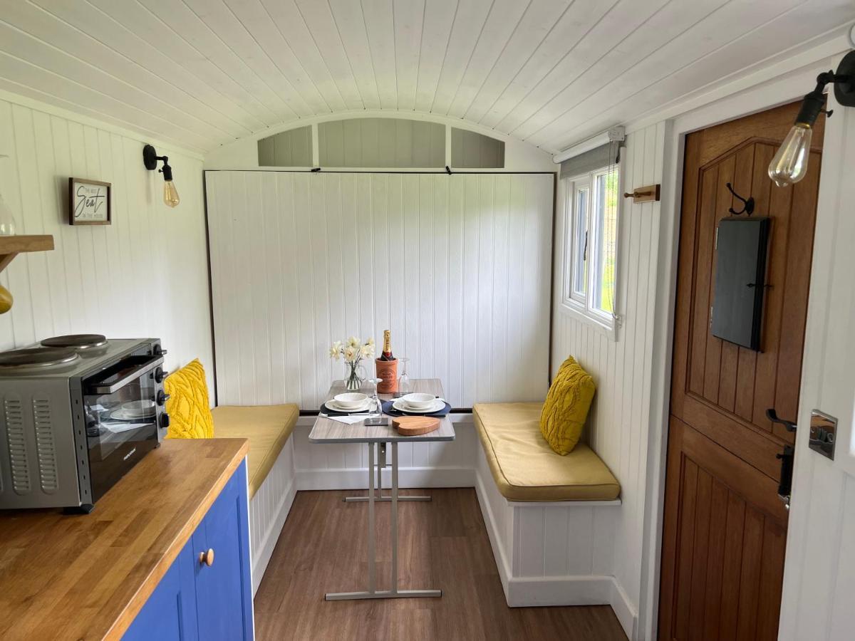 Shepherds Hut With Hot Tub Wells Eksteriør billede