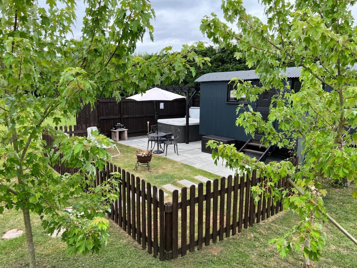 Shepherds Hut With Hot Tub Wells Eksteriør billede