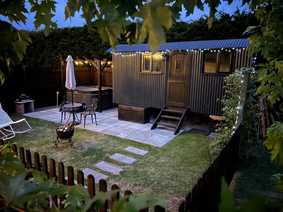 Shepherds Hut With Hot Tub Wells Eksteriør billede