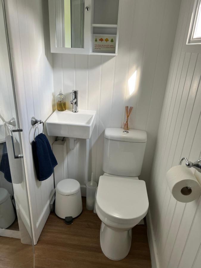 Shepherds Hut With Hot Tub Wells Eksteriør billede